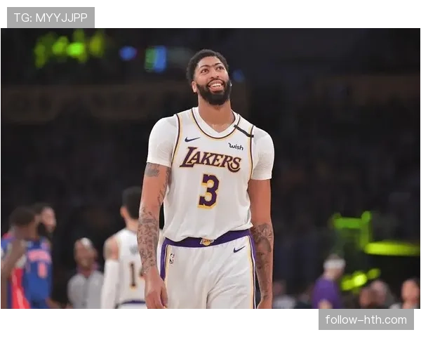 安东尼·戴维斯高效挡拆制造错位提振湖人内线防守强度